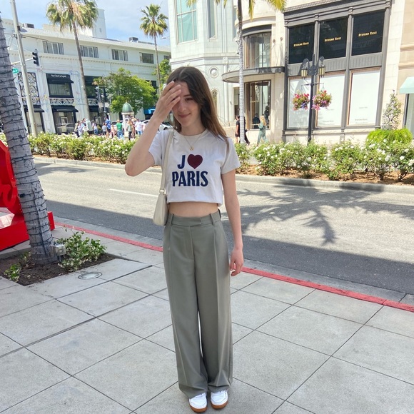 Meet your Posher, Devin - Picture 3 of 3